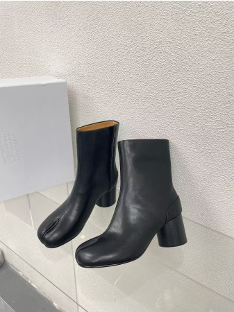 ua ma*s*n Ma*i*la tabi ankle boots