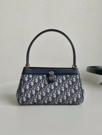 D*or medium key bag