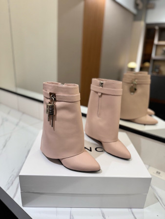 ua G1uenchy boots