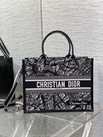 D*or medium D*or book tote black and white plan de paris embroidery 36 x 27.5 x 16.5 cm