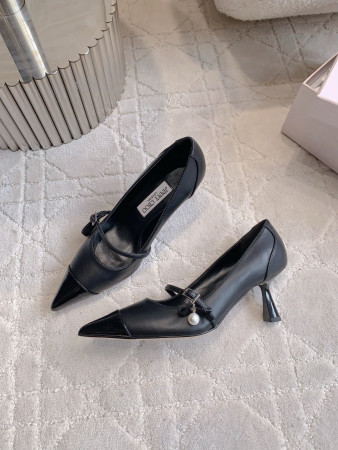 ua Ji*y Ch* aren pumps 6.5cm