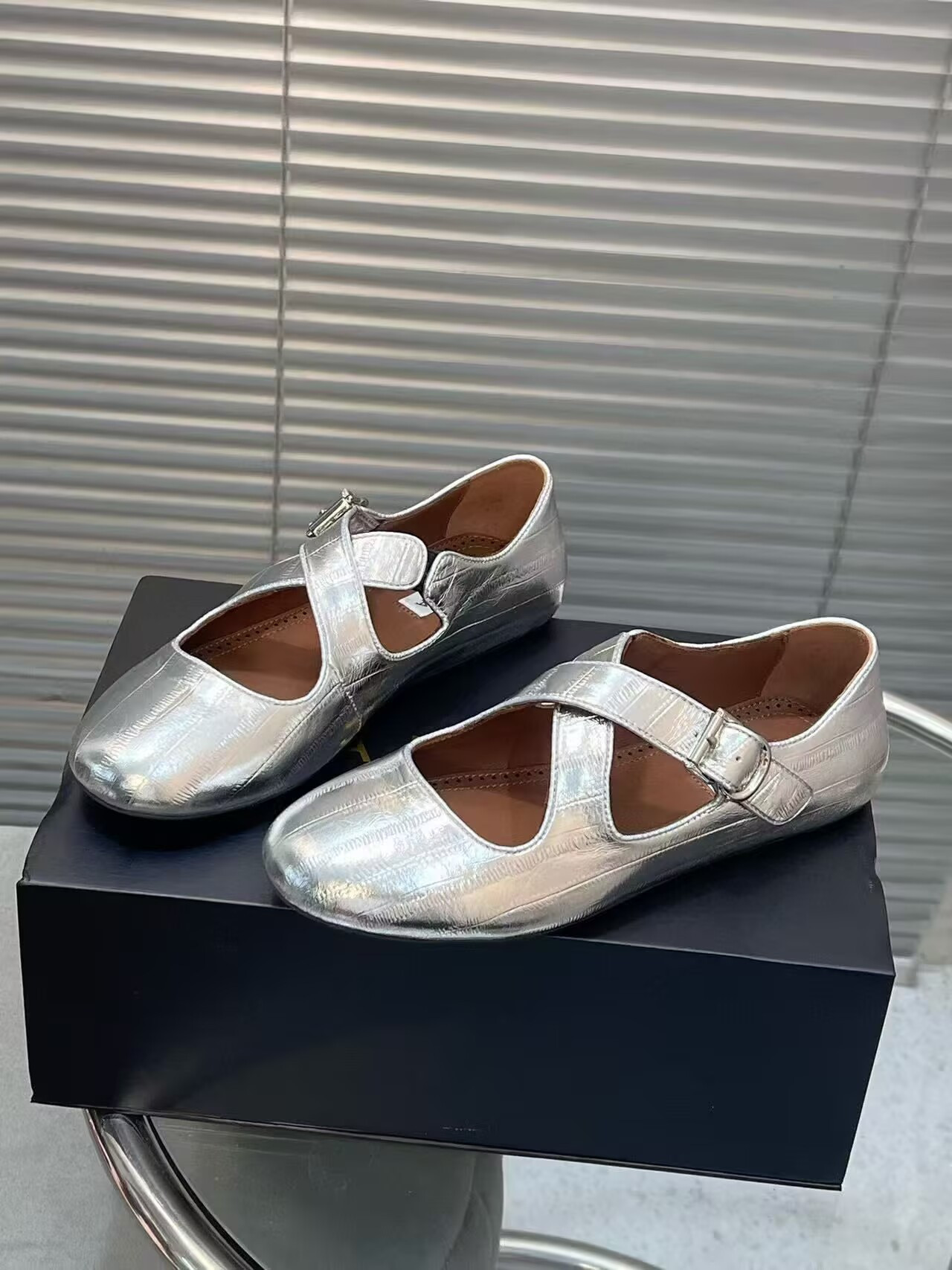 UA A1a1a CRISS CROSS BALLET FLATS