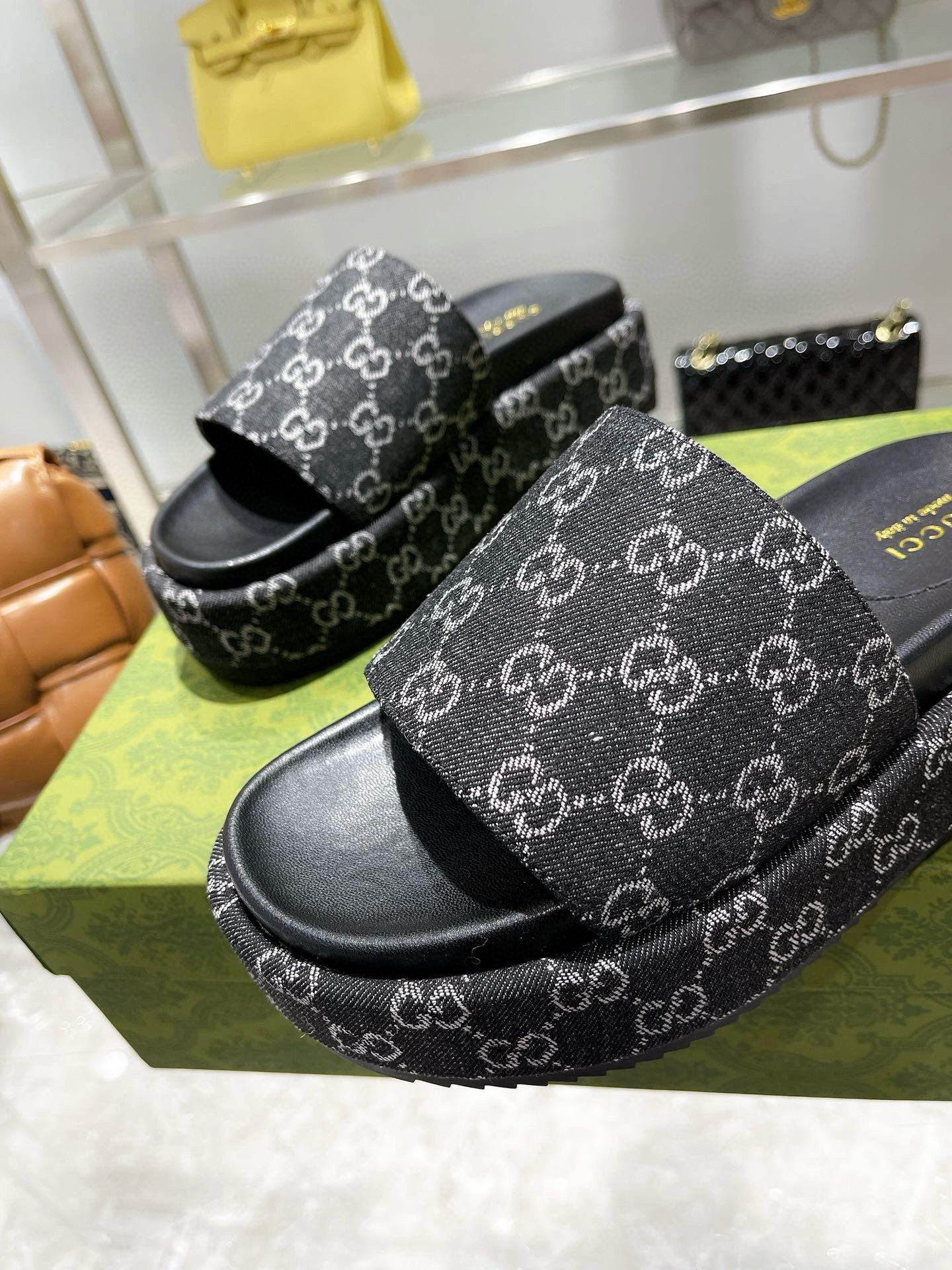 ua G*u*i gg platform slide sandal