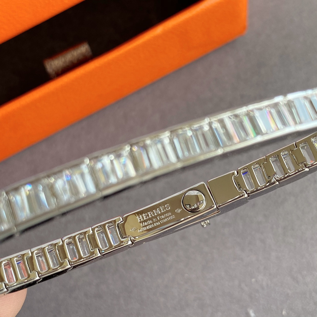 H**me5 button trapezoid di*m*nd bracelet