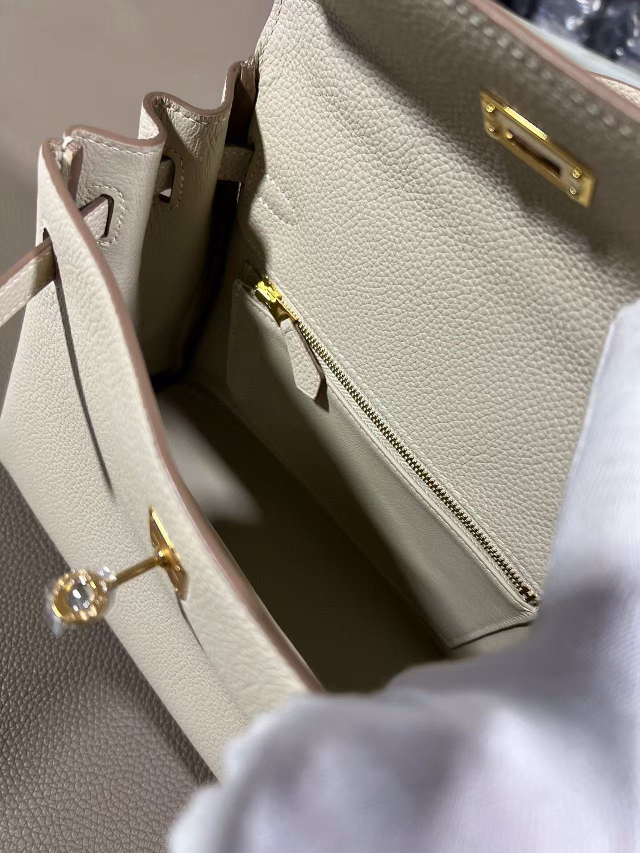 H**mes Kelly gold-tone Hardware 25 28