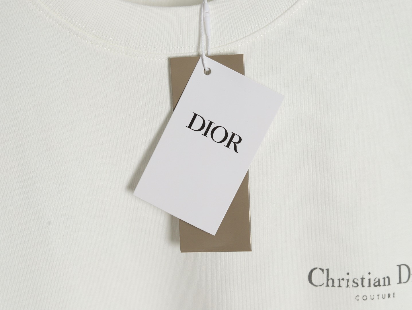 D*or short-sleeved t-shirt