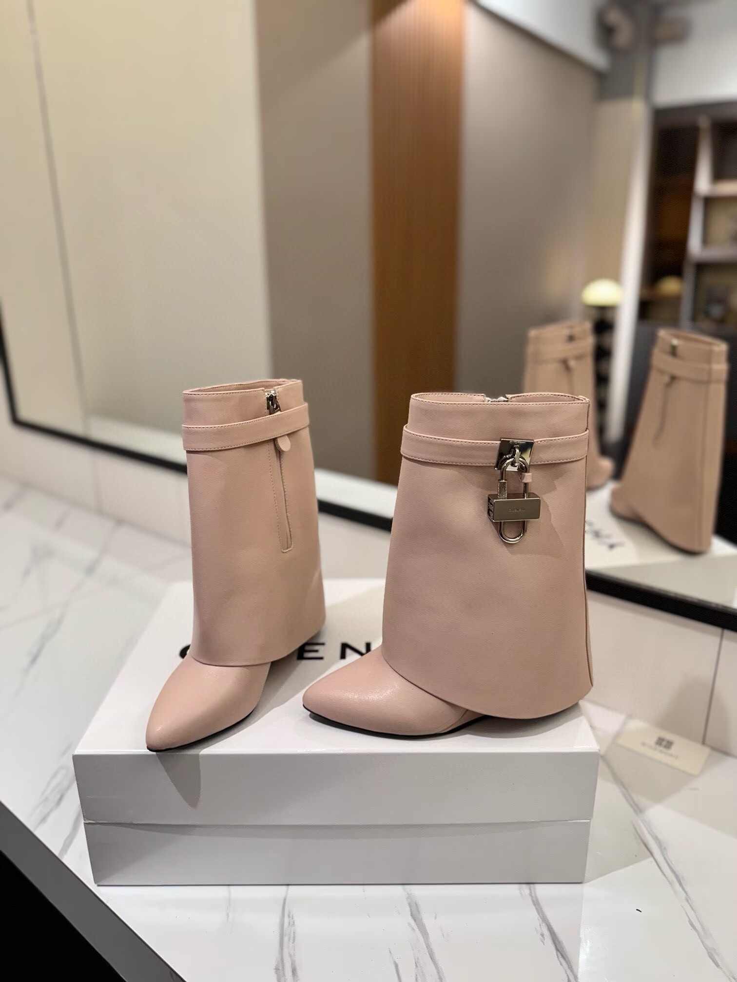ua G1uenchy boots