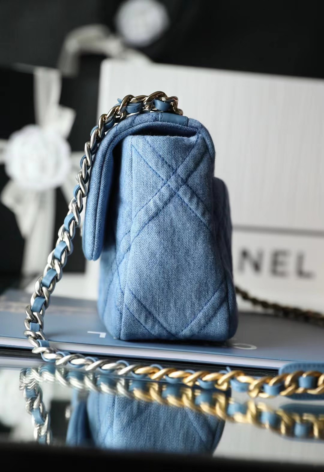ch*el De*1m quilted medium 19 bag 30cm
