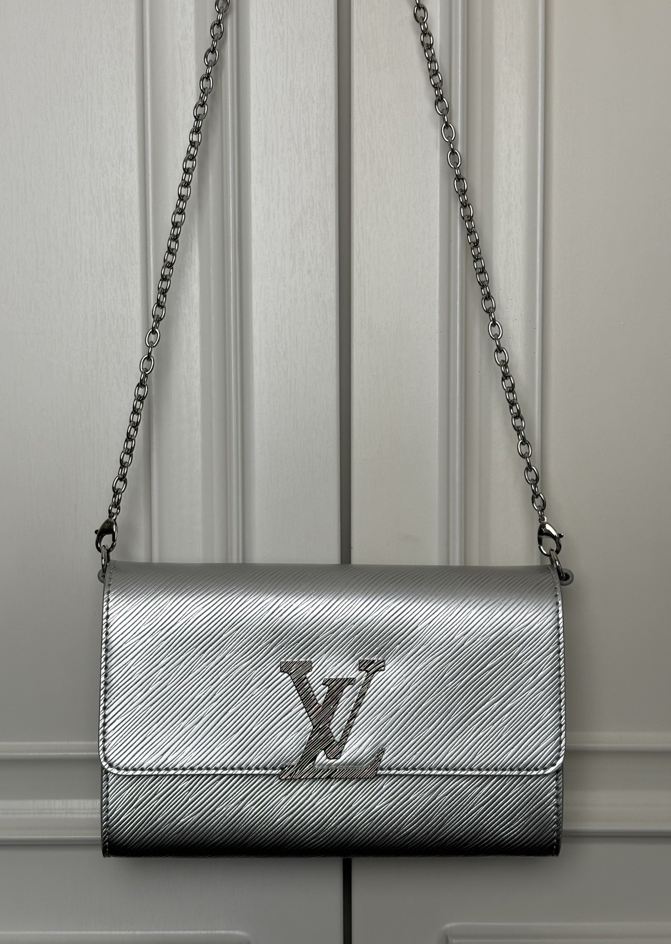 LV  M237  22x14x5cm