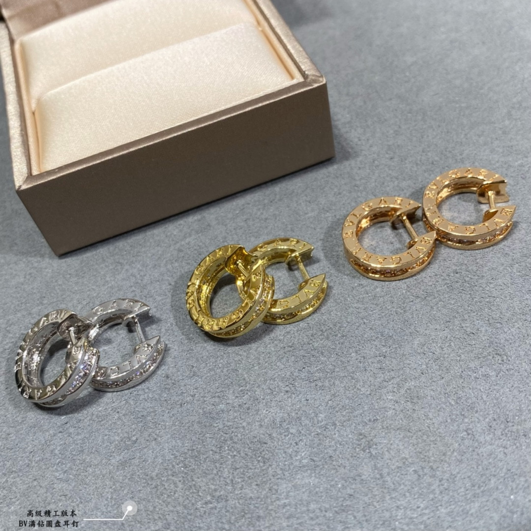 b*l*ai disc full of Di*m*nds earrings