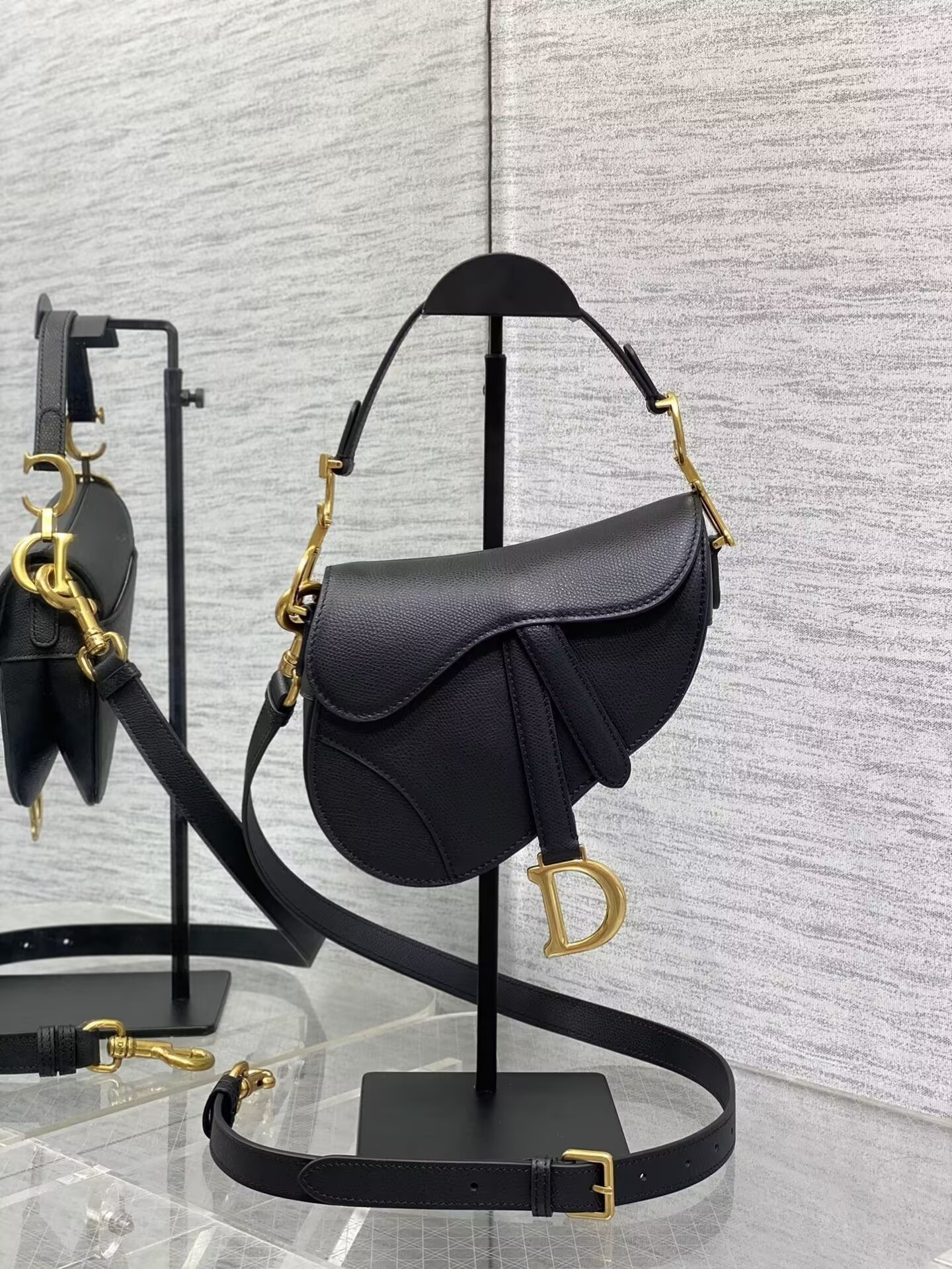 D*or mini saddle bag with strap black grained calfskin 19 x 16 x 5 cm