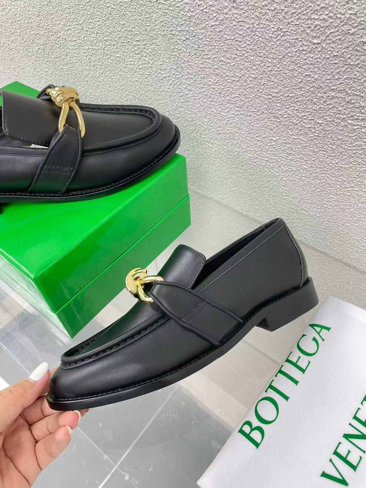 ua bo*te*ga Ve*ne*ta loafers shoes