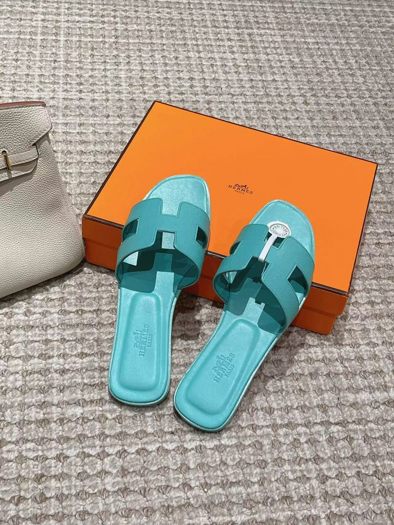 ua H**me5 oran sandal