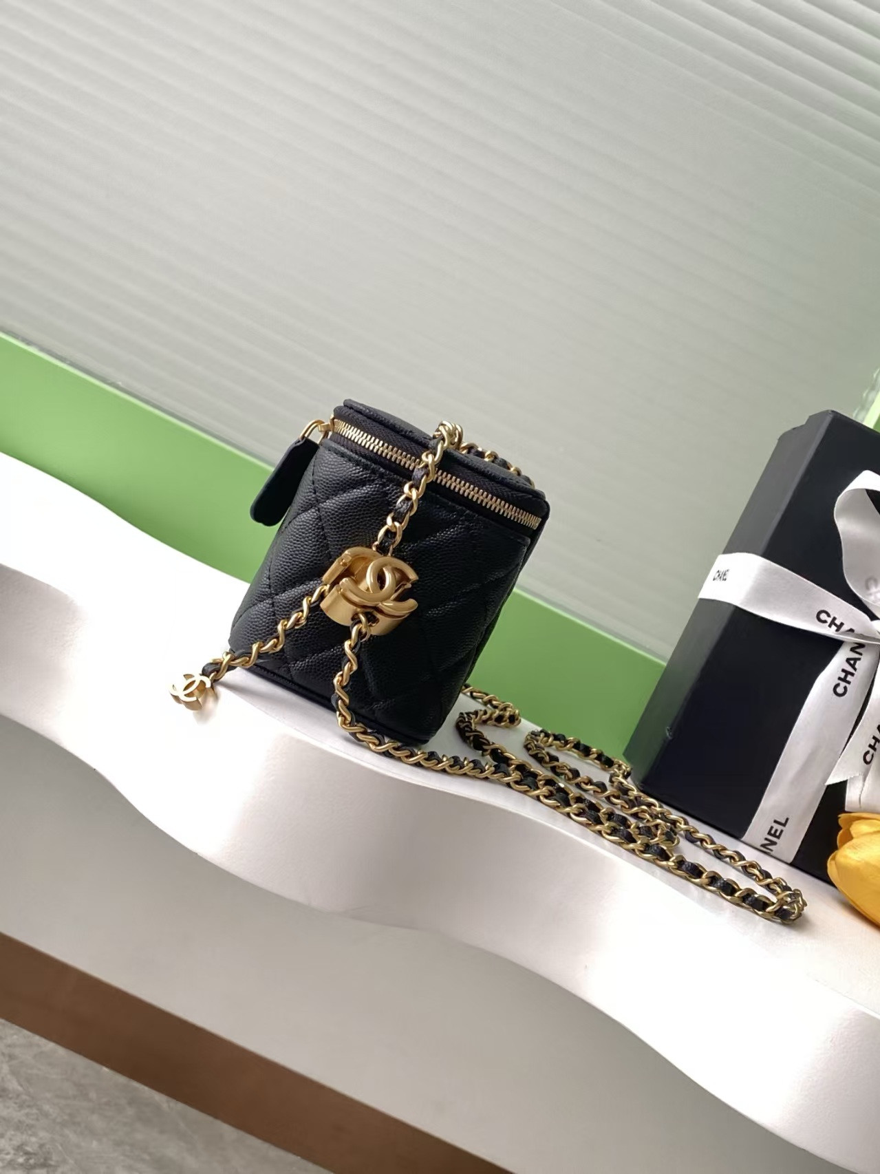 Ch*el vanity with chain 9.5x17x8cm