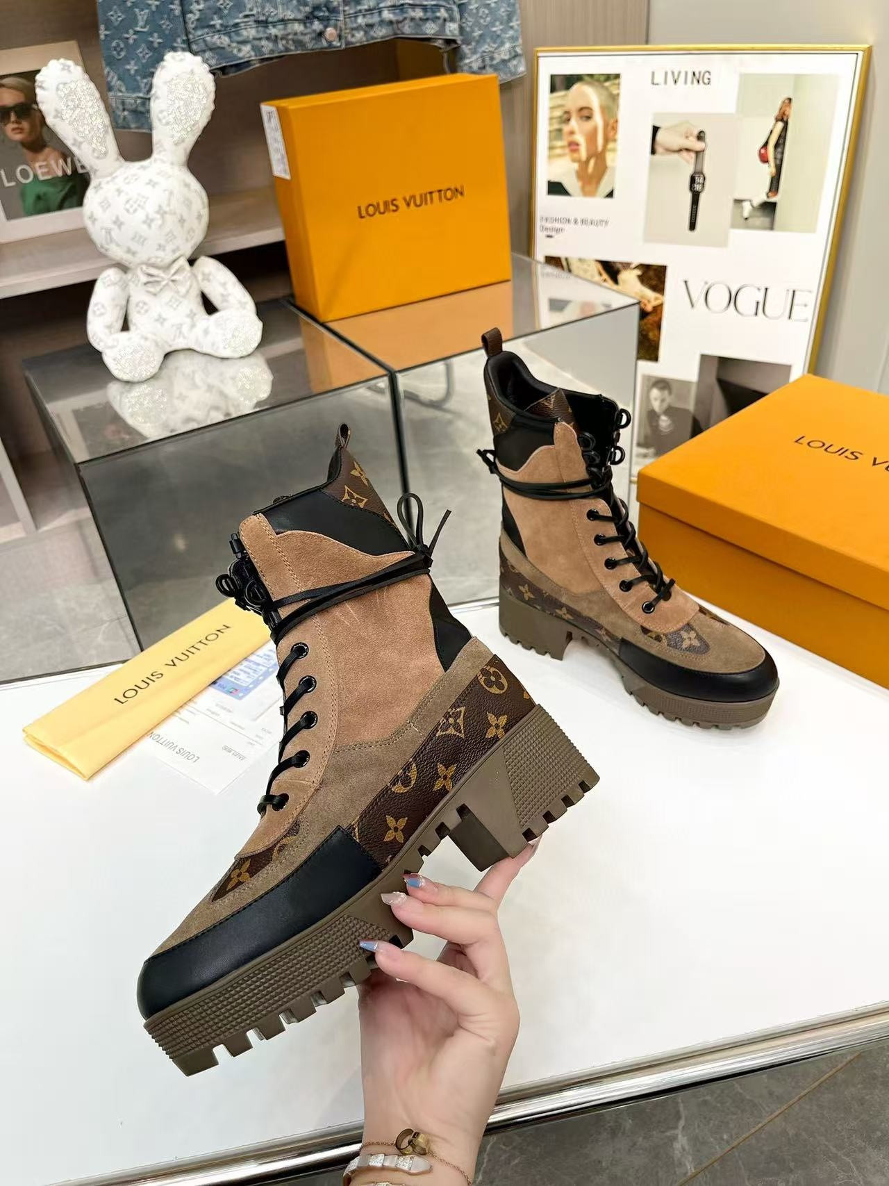 UA LV Laureate Platform Desert Boot