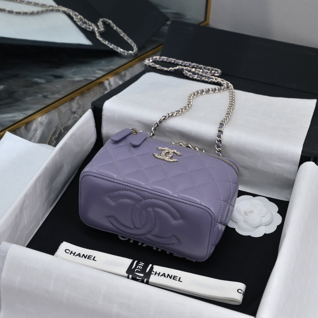 Ch*el clutch with chain 9.5x17x 8cm