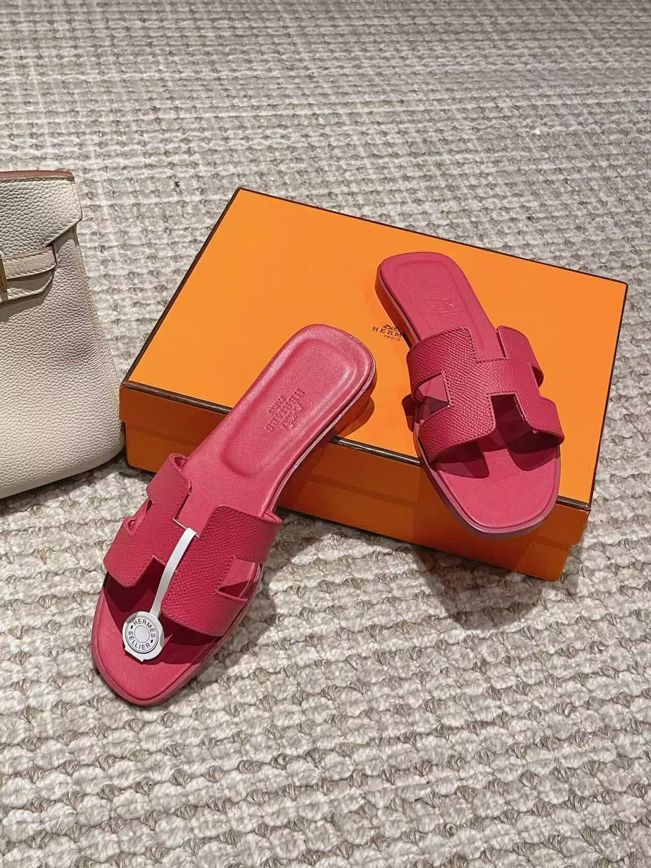 ua H**me5 oran sandal