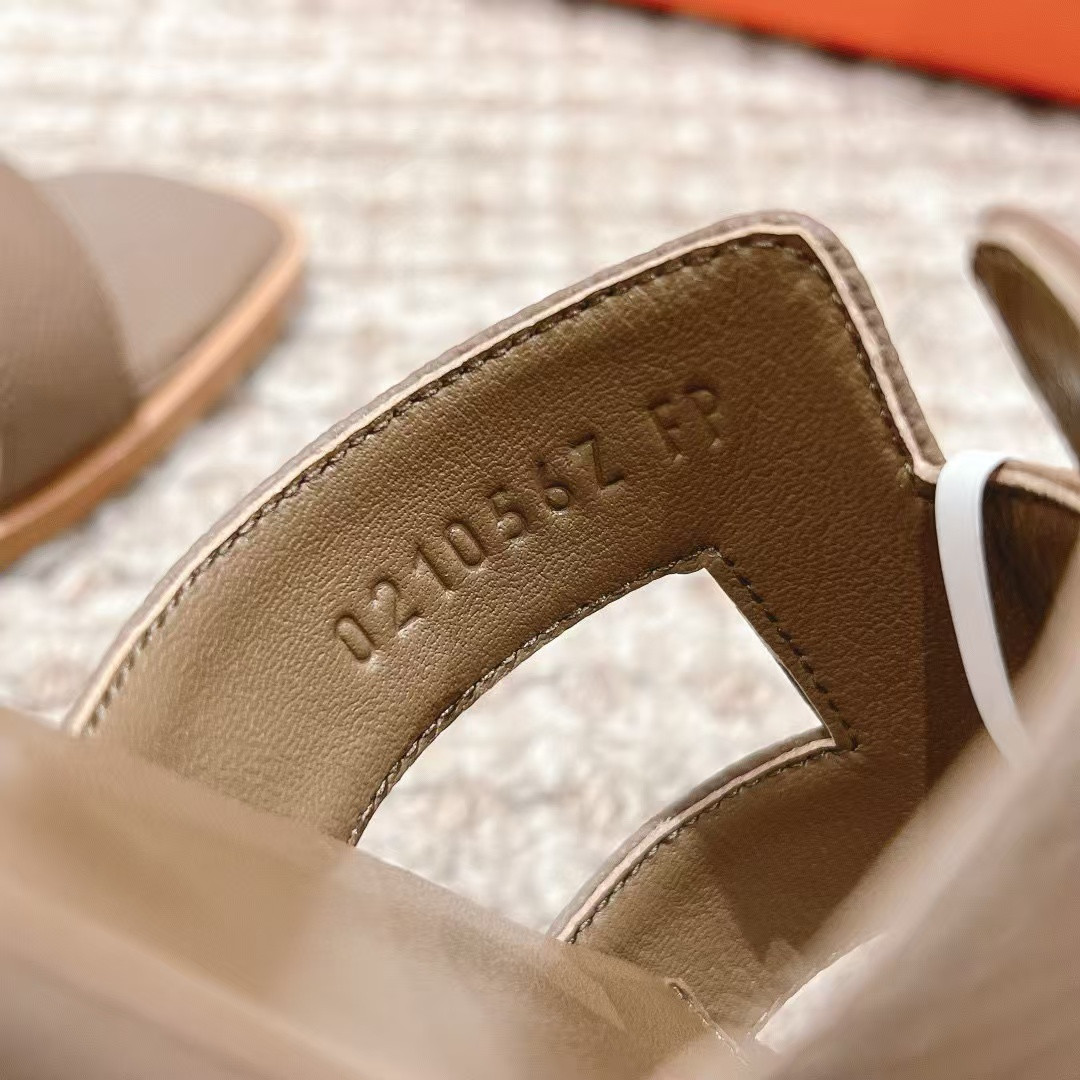 ua H**me5 oran sandal