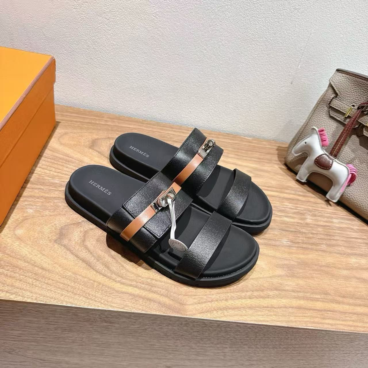 ua H**me5 jackson sandal