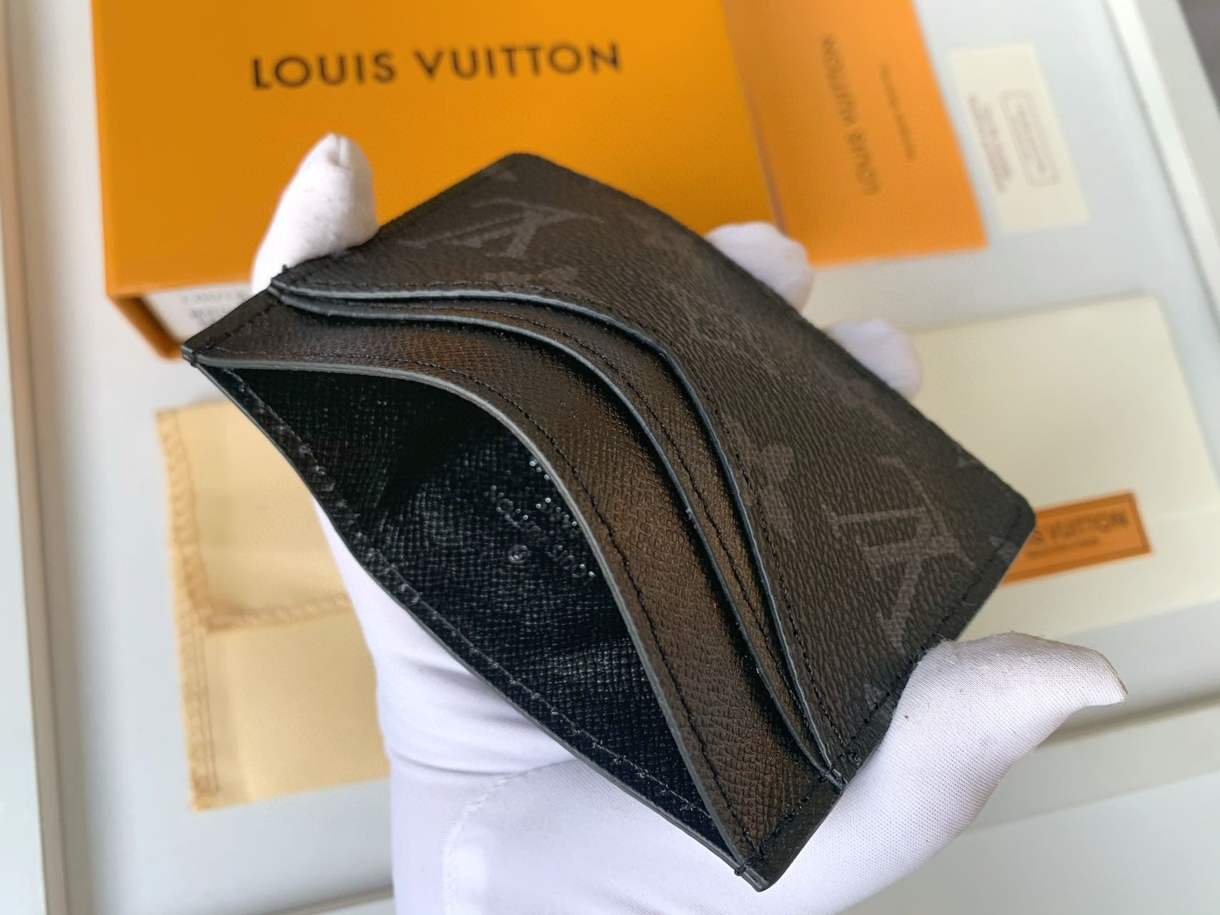 l0*is V*t0n lv card holder black 8x11cm