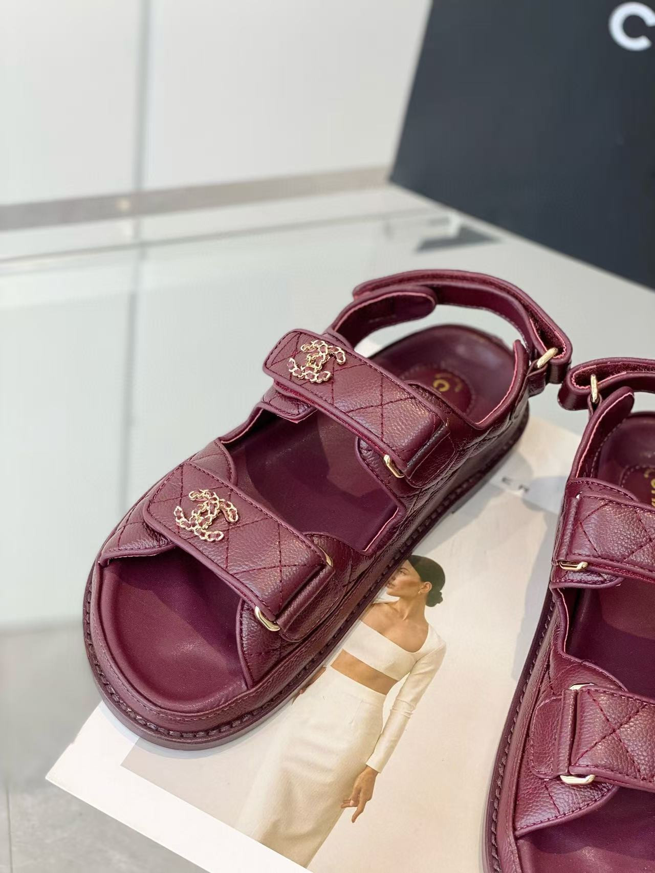 ua Ch*el sandals