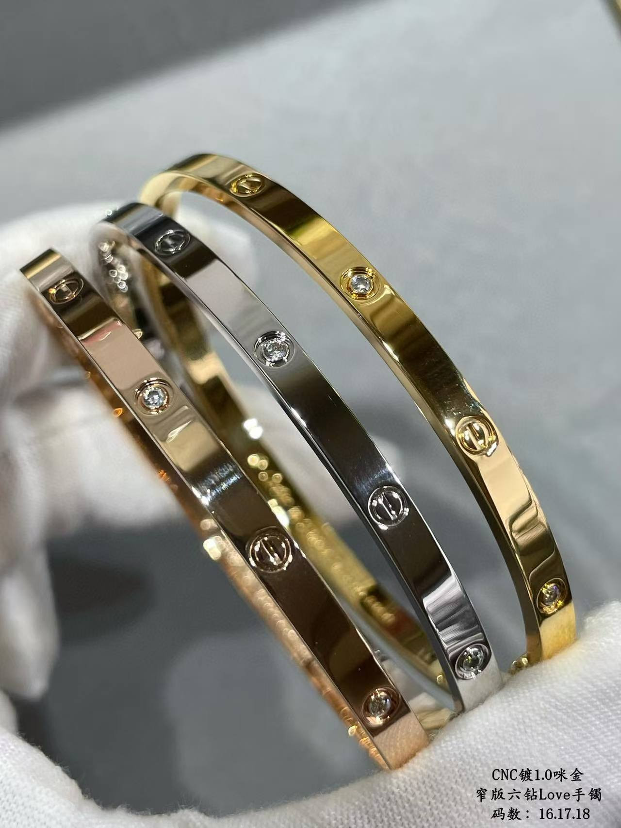 ca*t*er narrow version with Di*m*nd bracelet