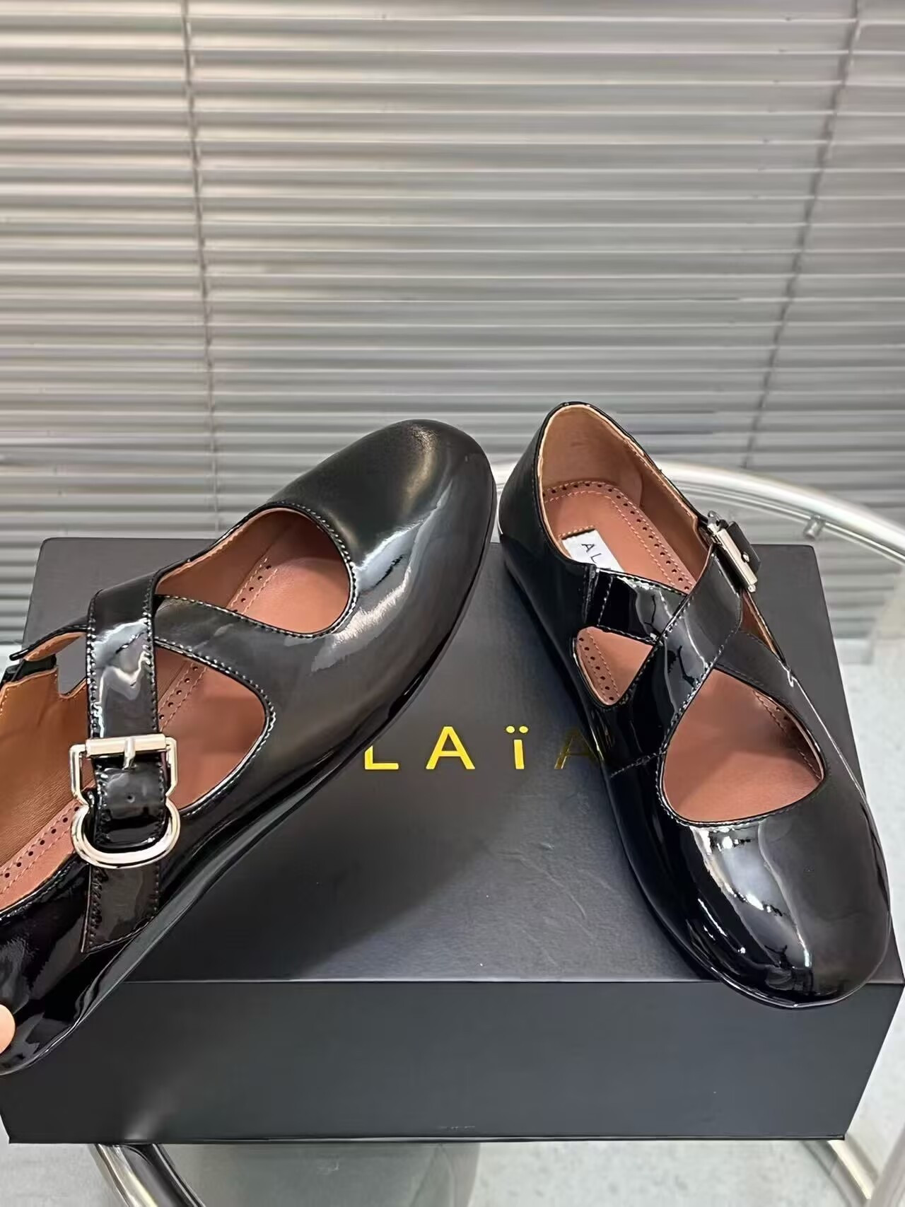 UA A1a1a CRISS CROSS BALLET FLATS