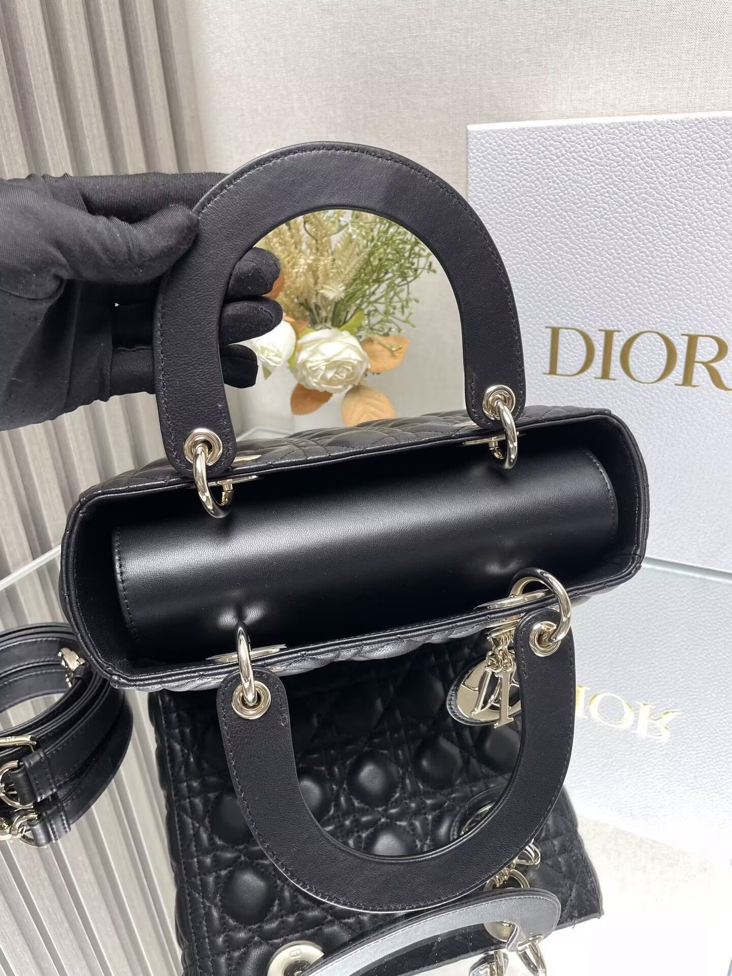 medium lady D*or bag 24 x 20 x 12 cm