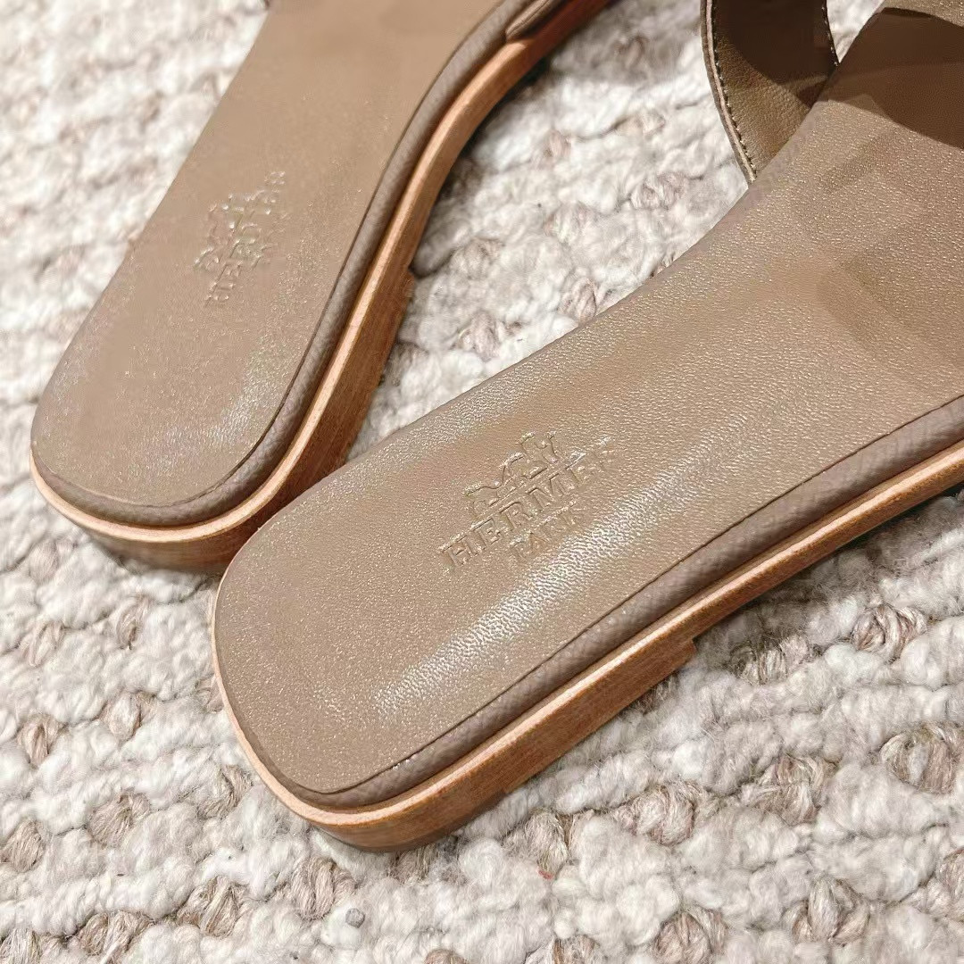 ua H**me5 oran sandal