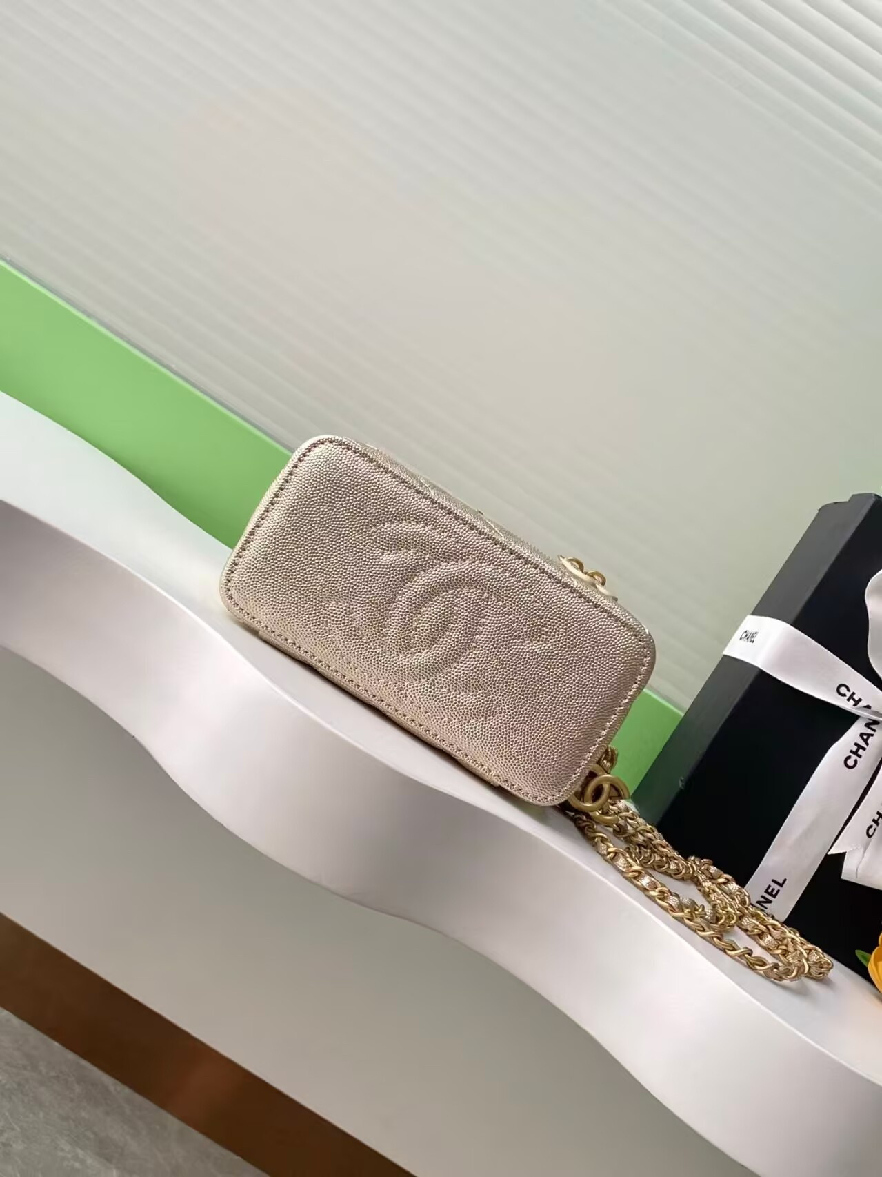 Ch*el vanity with chain 9.5x17x8cm