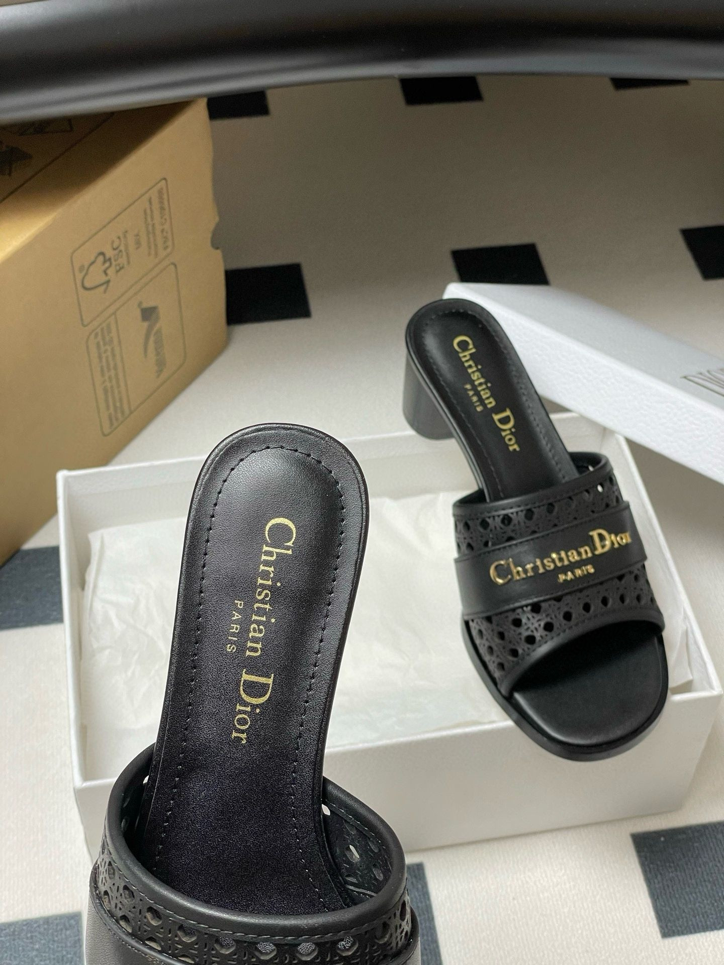 ua D*or d-lane heeled slide