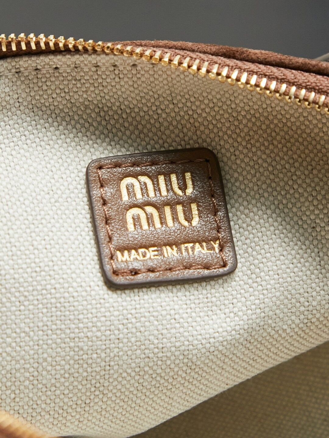 M1v M1v suede pouch 22x9x9cm