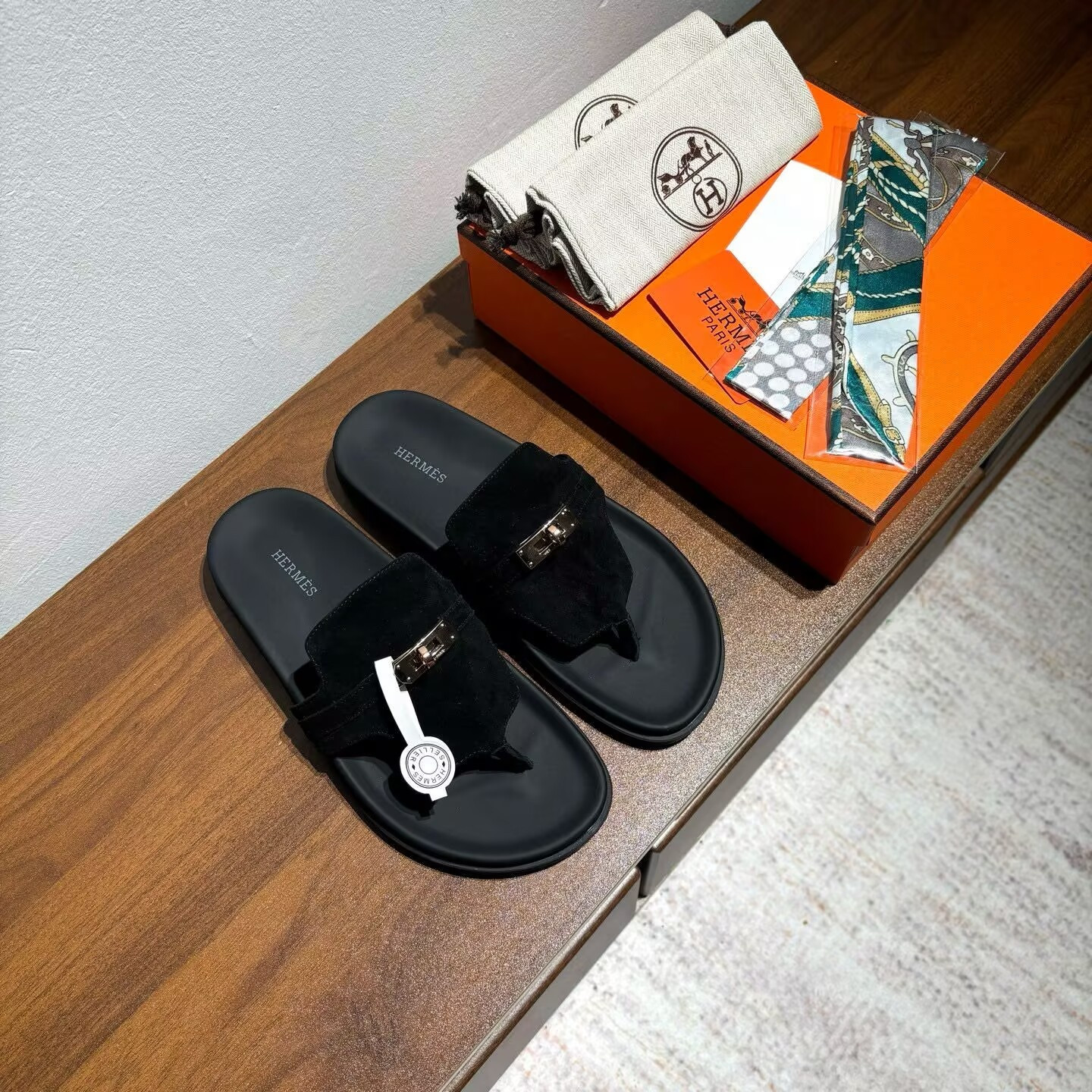 ua H**me5 empire sandal gold hardware