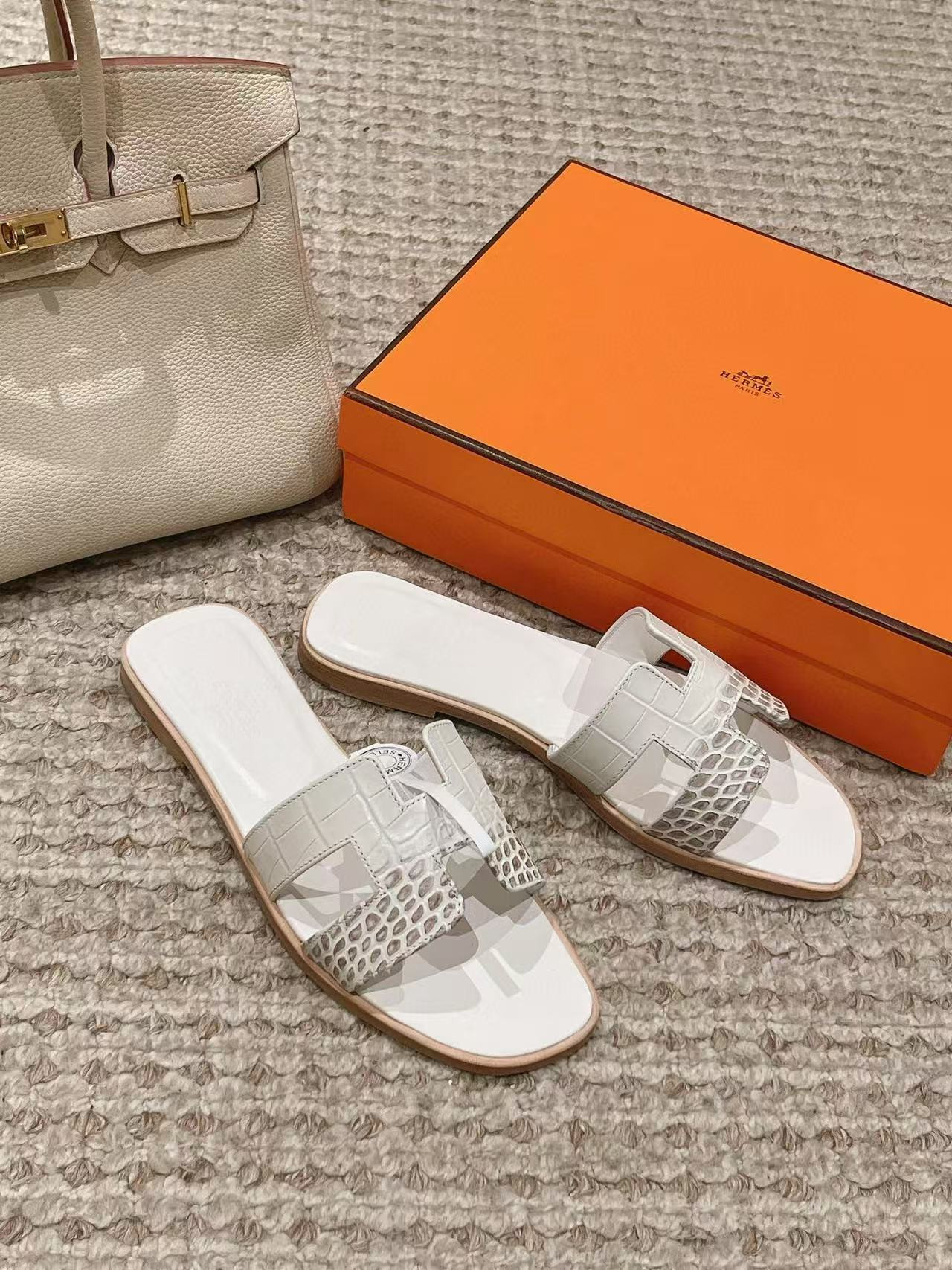 ua H**me5 oran sandal