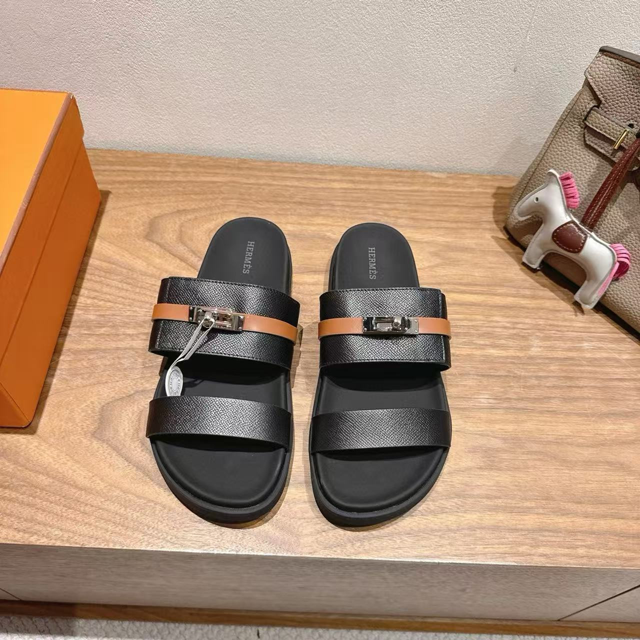 ua H**me5 jackson sandal