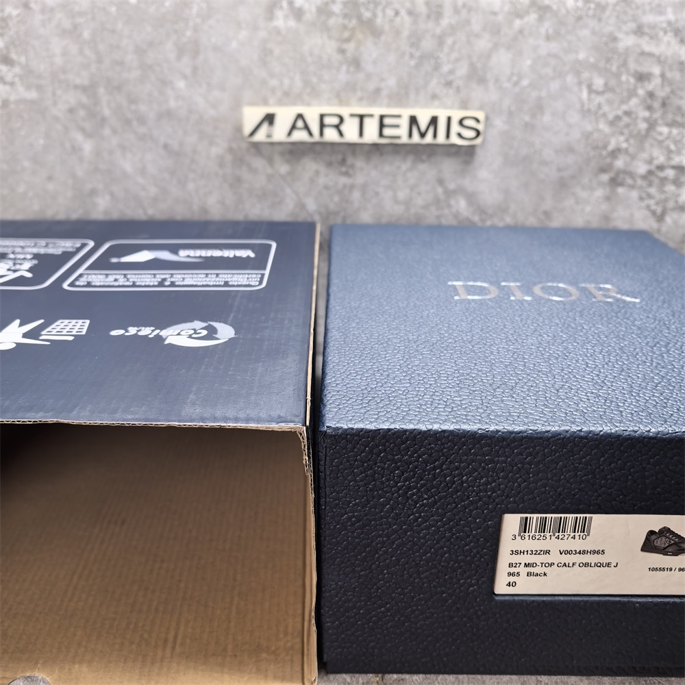 ua D*or sneaker