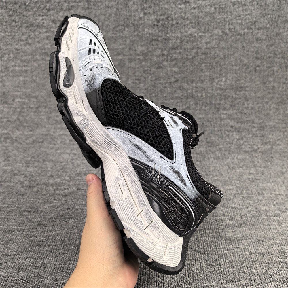 ua Ba*len*cia*ga stapler sneakers