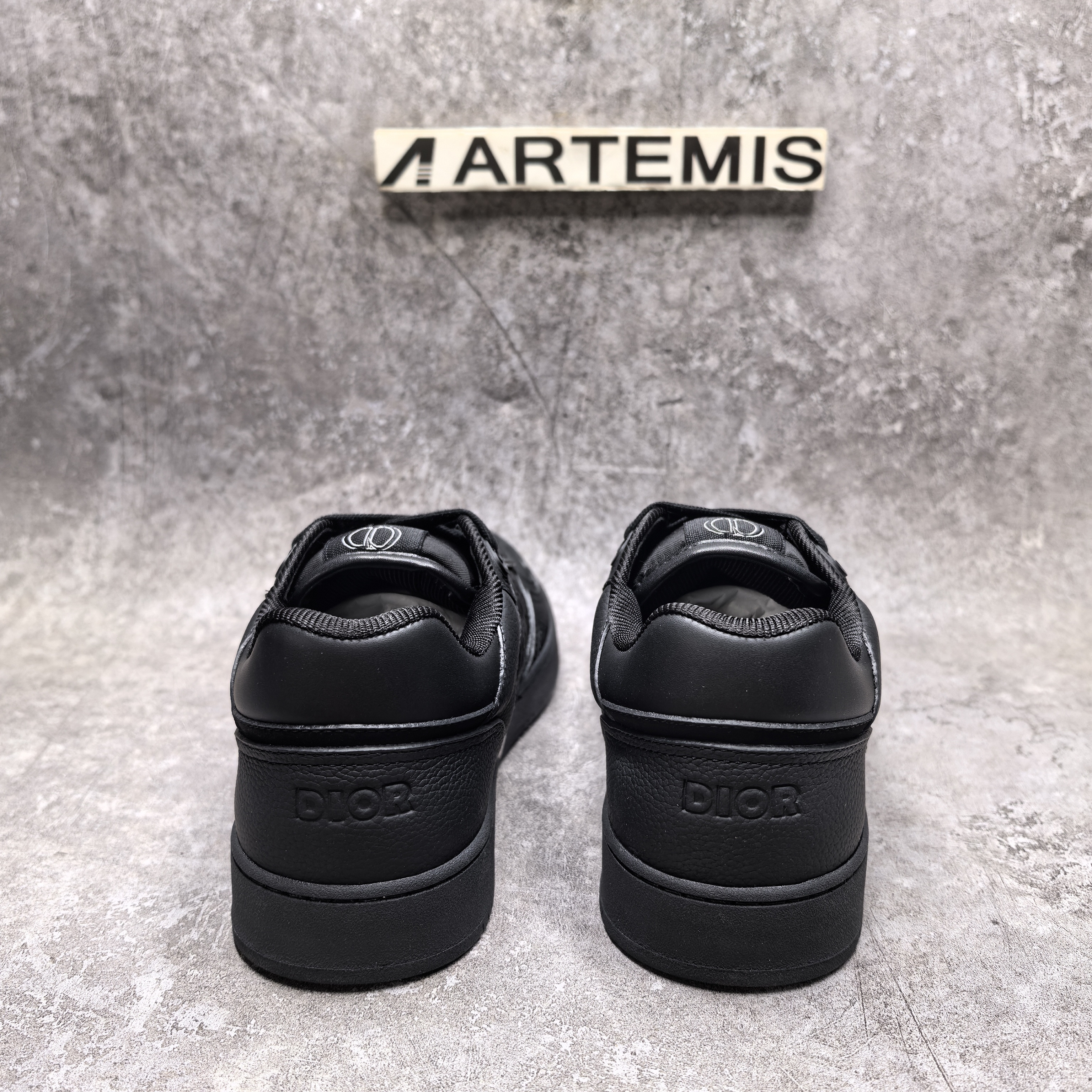 ua D*or sneaker