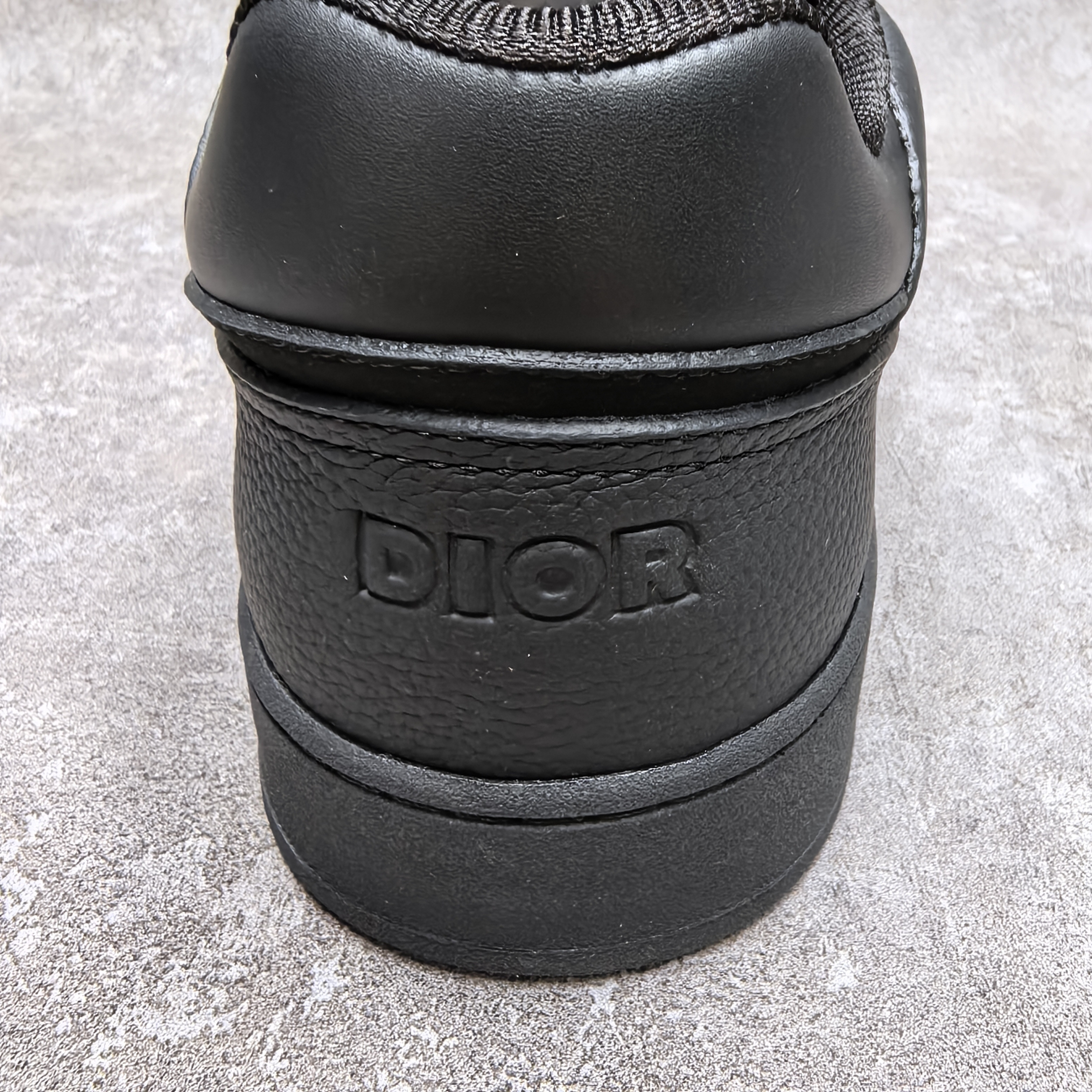 ua D*or sneaker