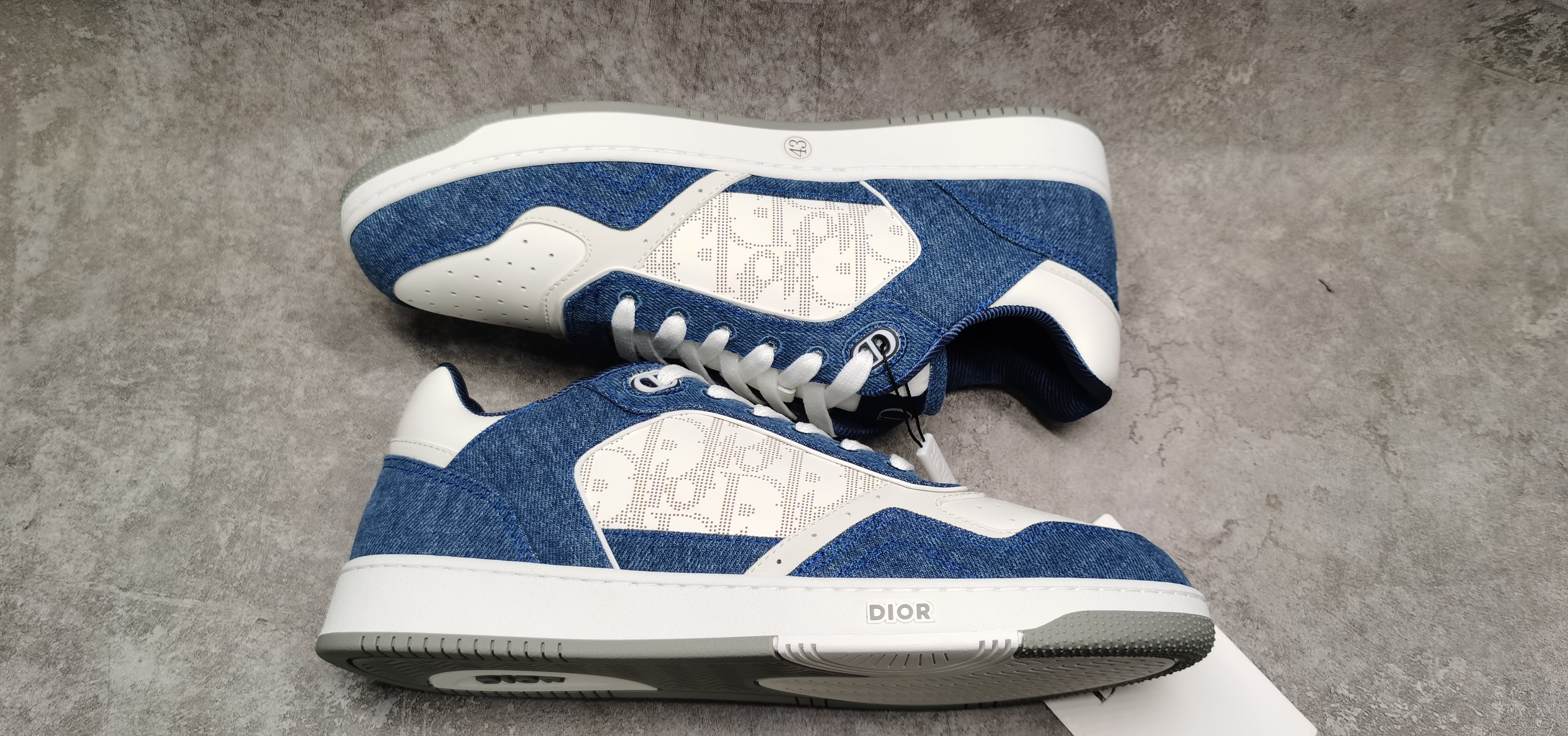 ua D*or b27 sneaker