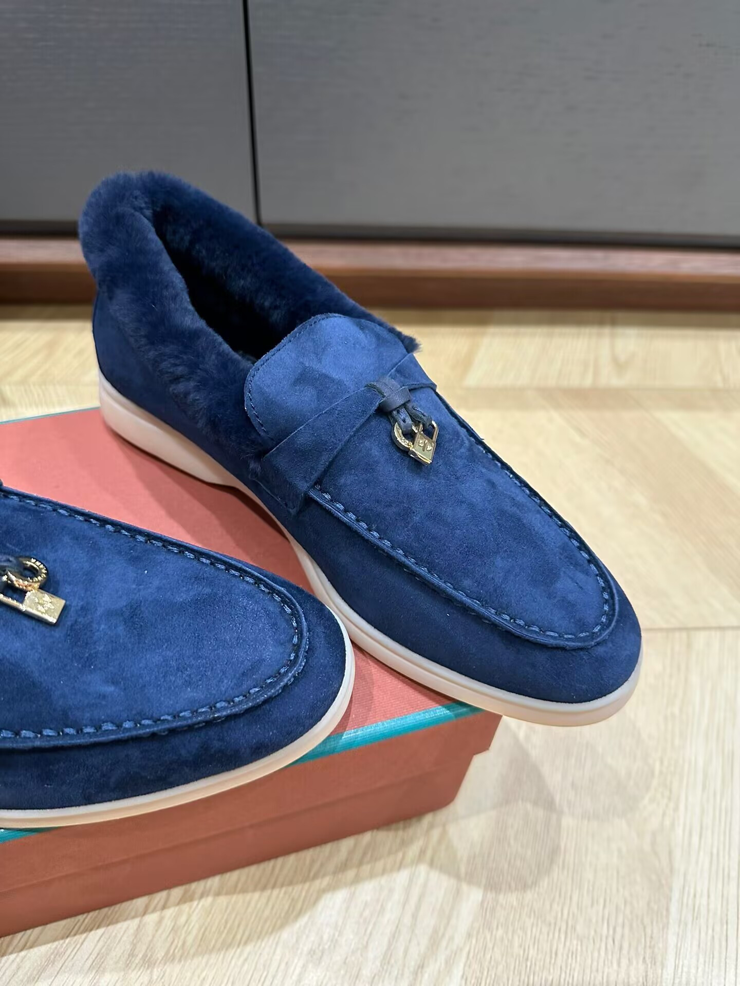 ua L**o p*ana summer charms walk loafers