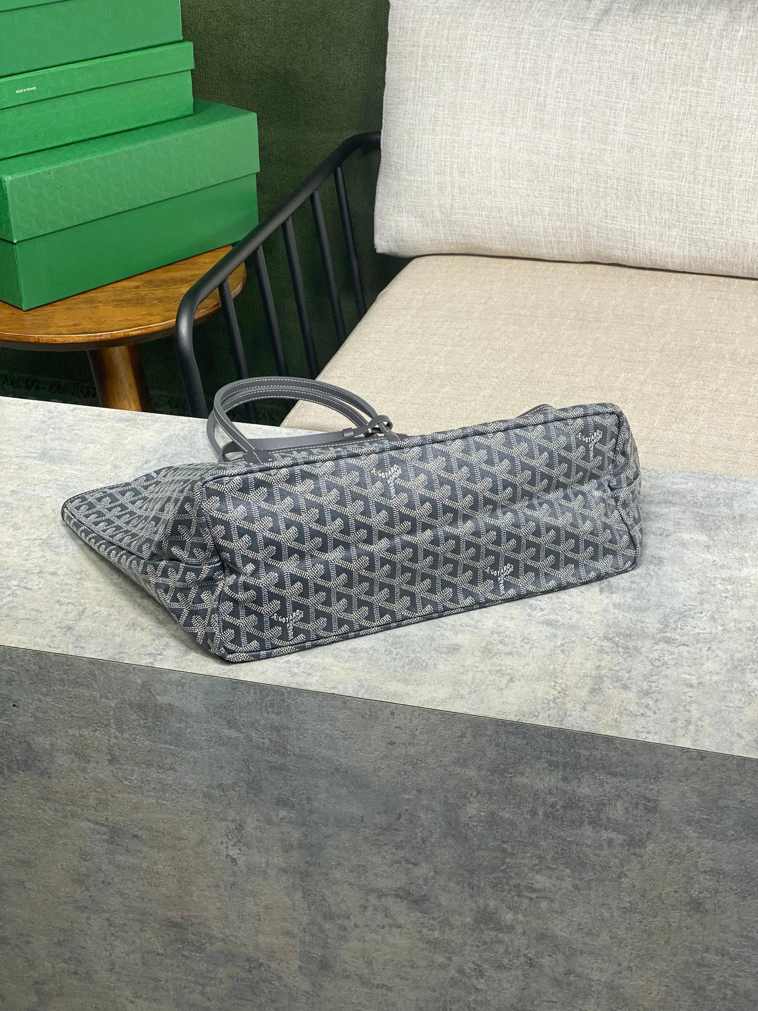 Go*ard small saint l0*is bag 28 cm x 15 cm x 34 cm