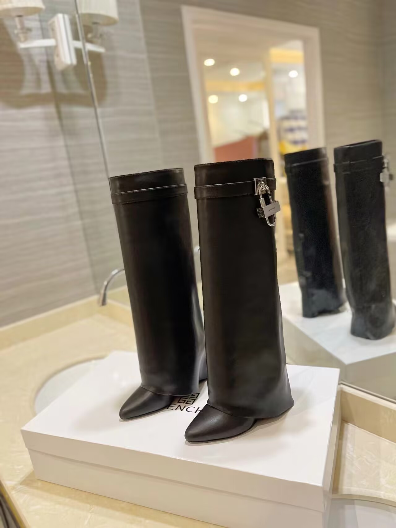 ua G1uenchy shark lock boots in leather