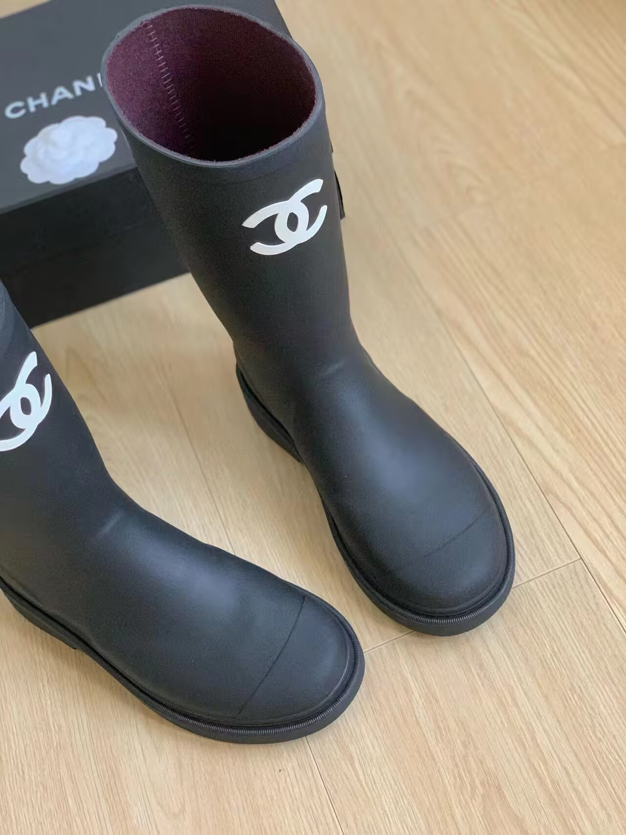 ua Ch*el boots