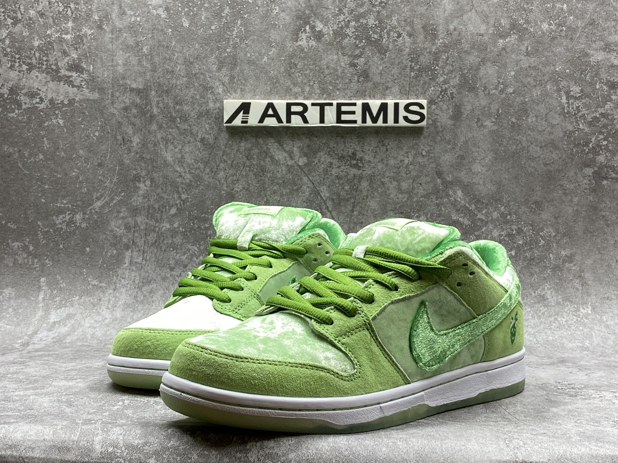 nike sb dunk low strangelove skateboards green (cusT0mization version )
