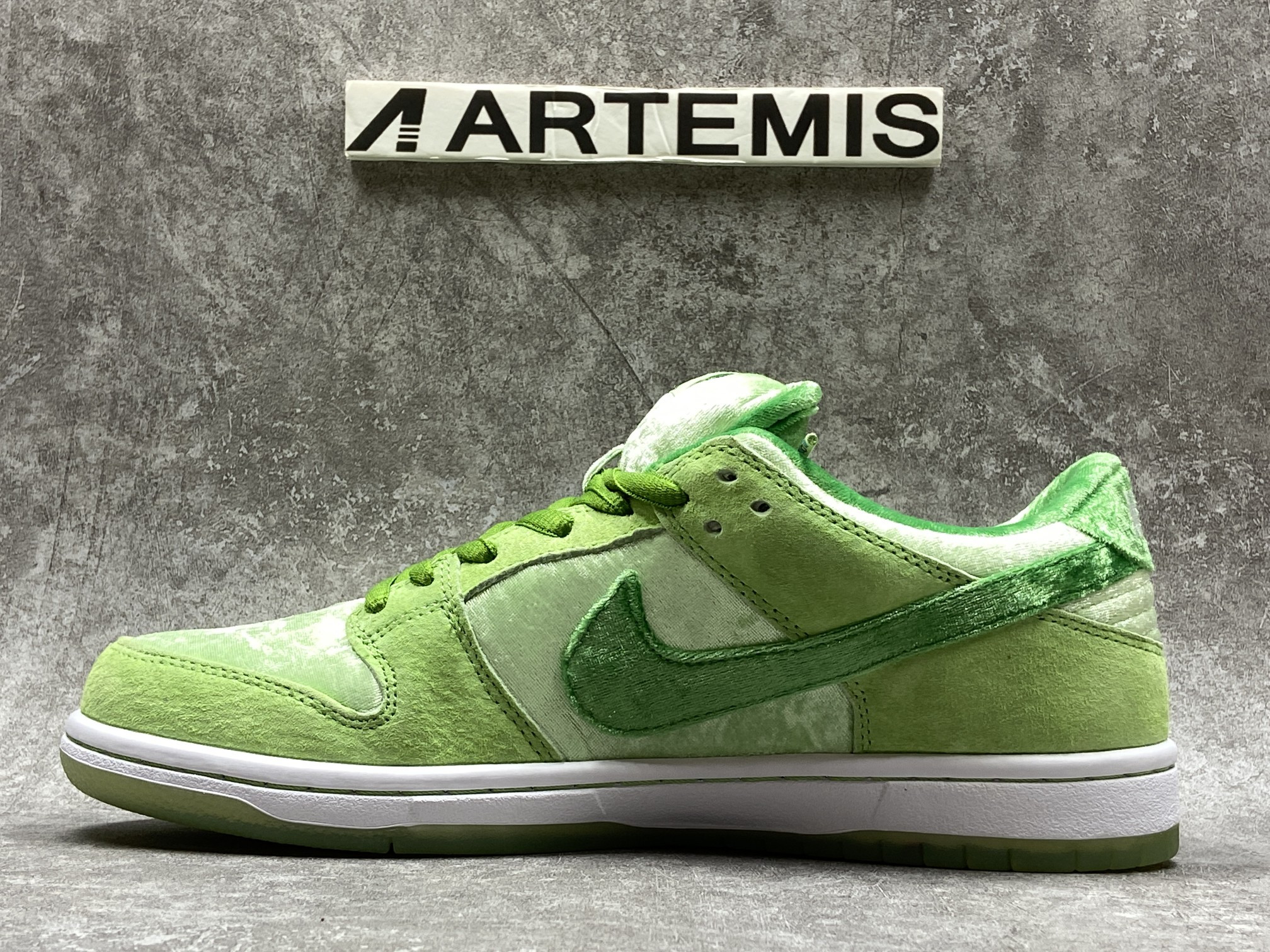 nike sb dunk low strangelove skateboards green (cusT0mization version )
