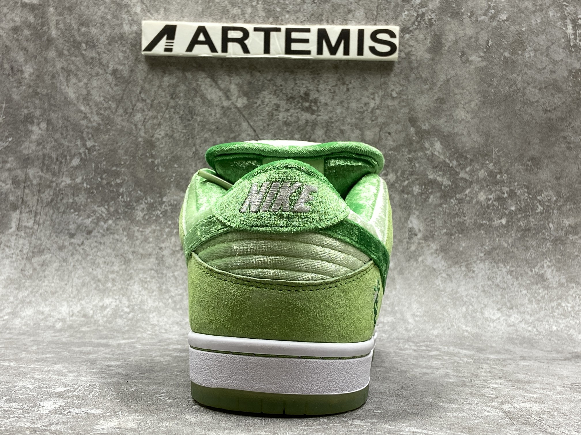 nike sb dunk low strangelove skateboards green (cusT0mization version )