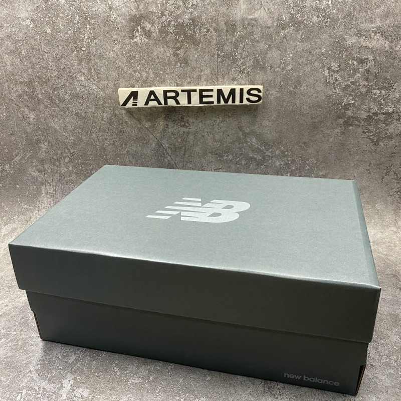 new Ba1an*e 2002r beige navy blue