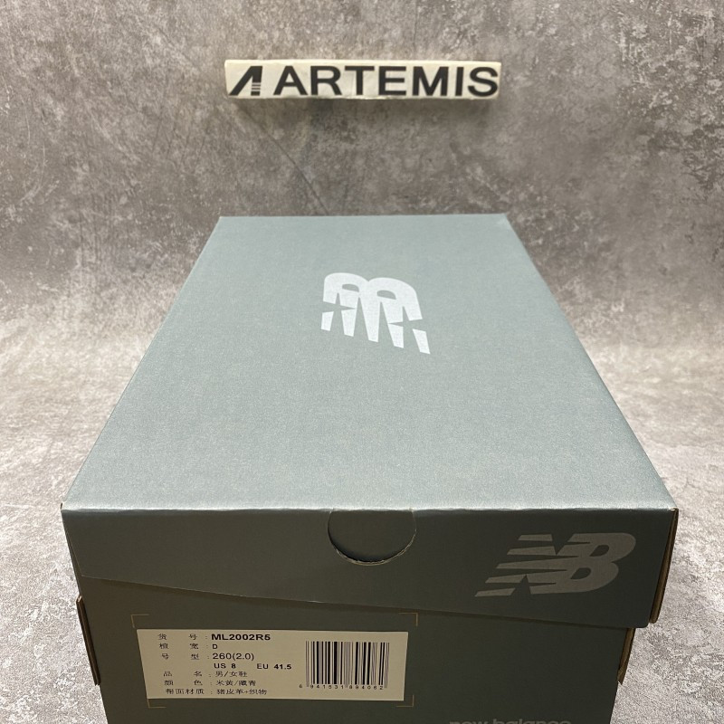 new Ba1an*e 2002r beige navy blue