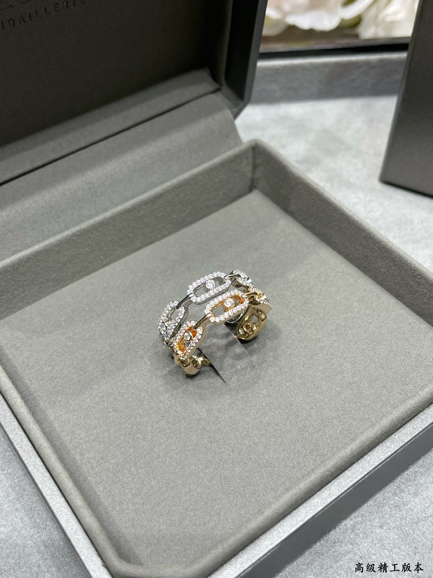 Mes1kaa row di*m*nd moving ring